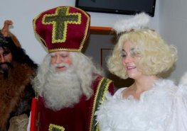 Za dětmi do nemocnice dnes s předstihem přišli Mikuláš, čert a anděl