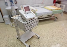 Nový fetální monitor i laboratorní vybavení získaly nemocnice díky daru