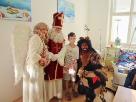 Společné foto s jedním z malých pacientů.