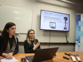 Lékařky z kožního oddělení Pardubické nemocnice na Dnech zdraví