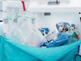 Asistující lékař
