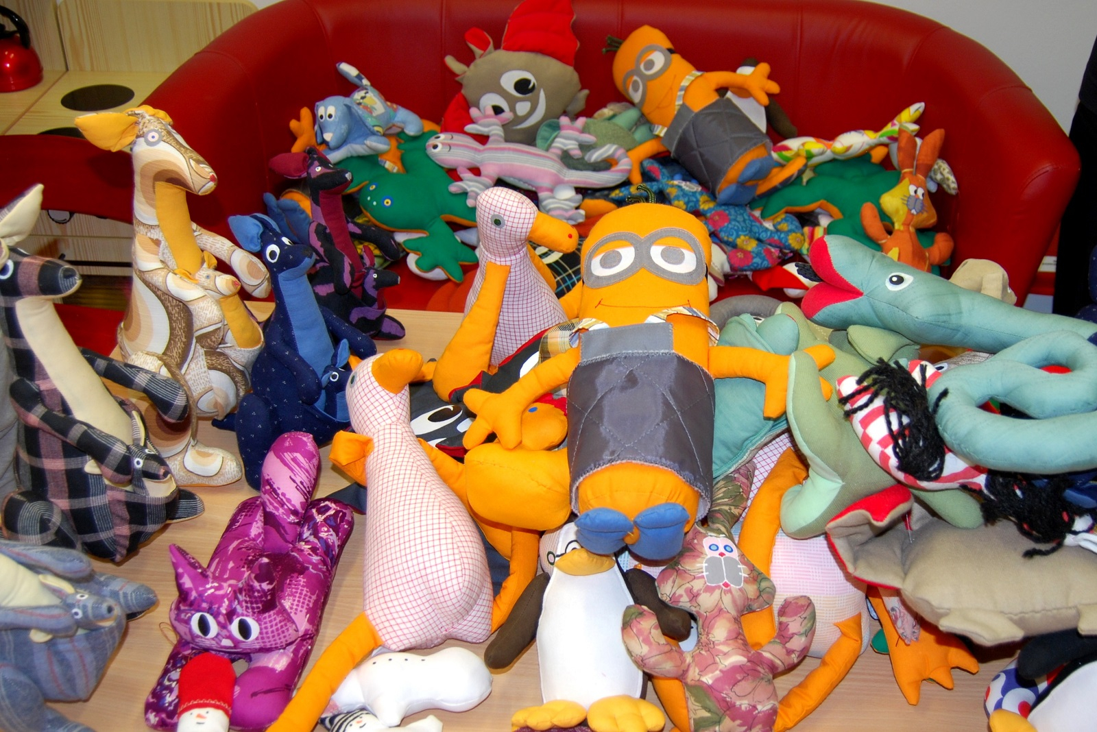 Děti v Pardubické nemocnici dostaly hračky ručně vyrobené ve věznici