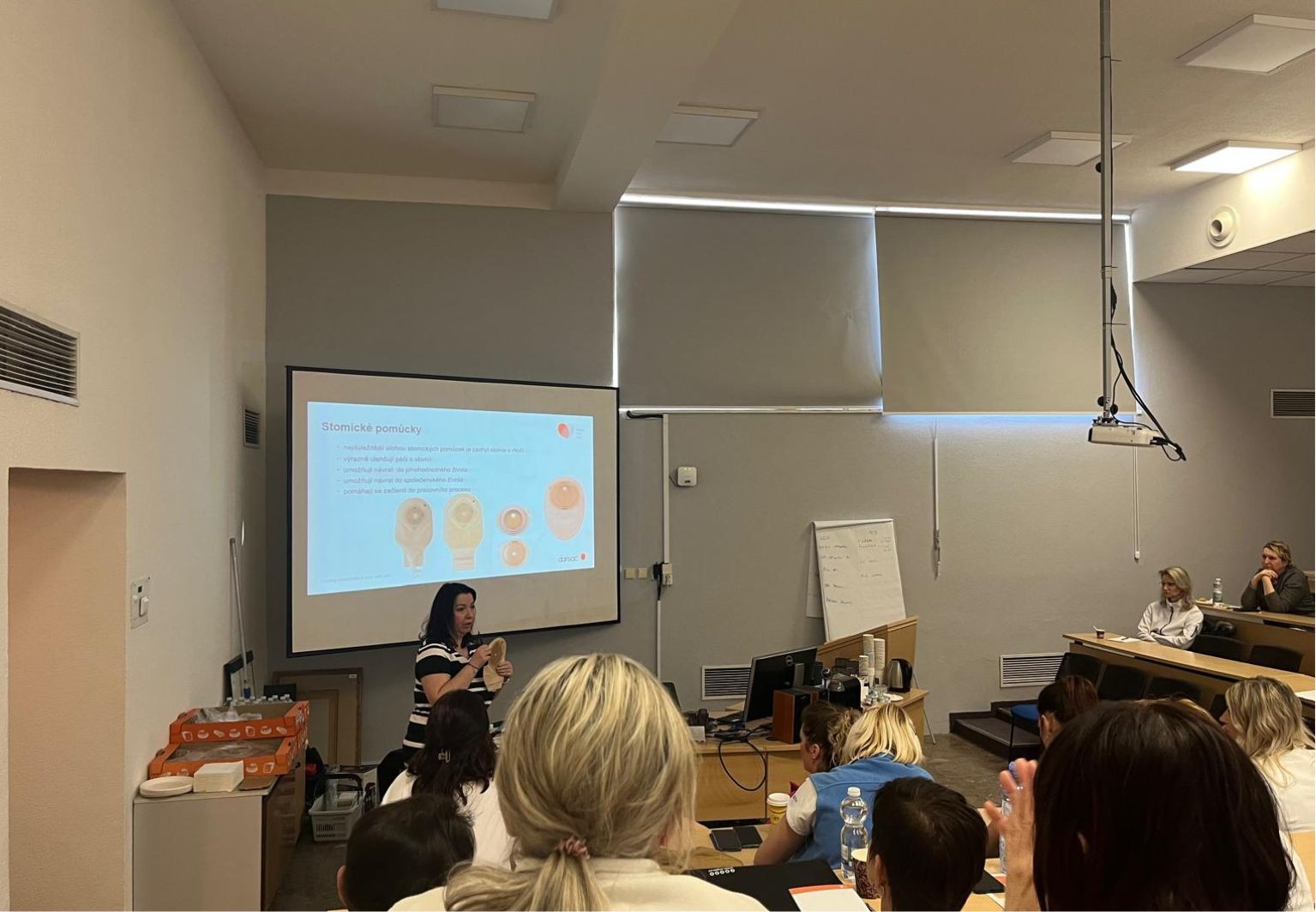 Sestry Pardubické nemocnice absolvovaly stomický kurz